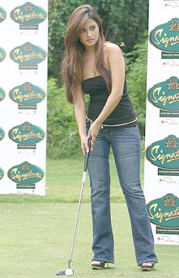 Riya Sen Signature Golfing