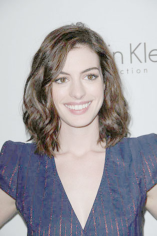 [anne-hathaway-women-in-hollywood-tribute-2.jpg]
