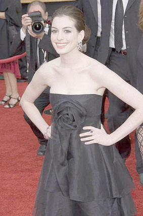 [anne-hathaway-screen-actors-guild-awards-4.jpg]