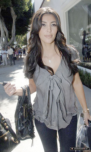 [kim-kardashian-mac-cosmetics-shopping.jpg]
