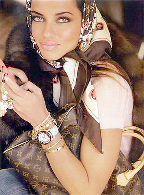 [adriana-lima-vogue-magazine-5.jpg]