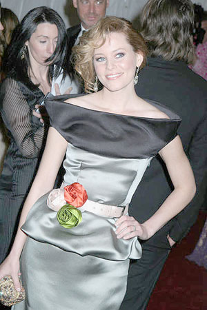 [elizabeth-banks-poiret,-king-of-fashion.jpg]