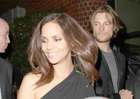 [Halle+Berry+Gabriel+Aubry+Leaving+Mr.+Chow+Pictures+(4).jpg]