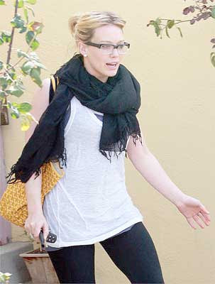 Hilary Duff Wearing Nerd Glasses Pics