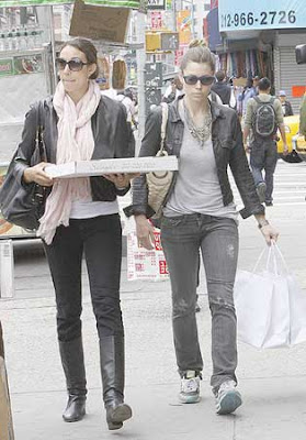 Jessica Biel and Friend Shopping Photos