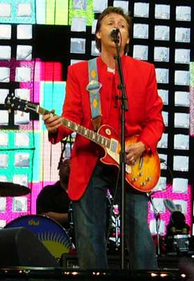 [Paul_McCartney_on_stage_in_Prague.jpg]