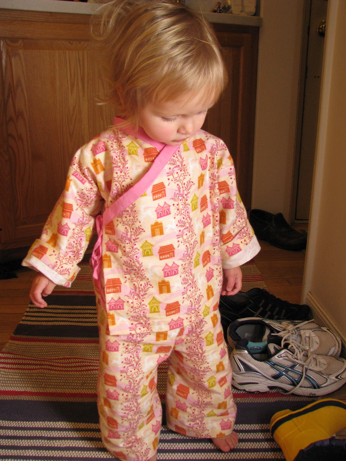 Shop for toddler girls pajamas at tiodegwiege.cf Explore our selection of toddler girls Christmas pajamas, footed pajamas & pajama sets. oshkosh Toddler Girl Pajamas > Expand Shop-Now. Write the first review. Promotions. Doorbuster My little girl loves all the footless pjs and this cute pattern was a hit. She loves the polar bears.
