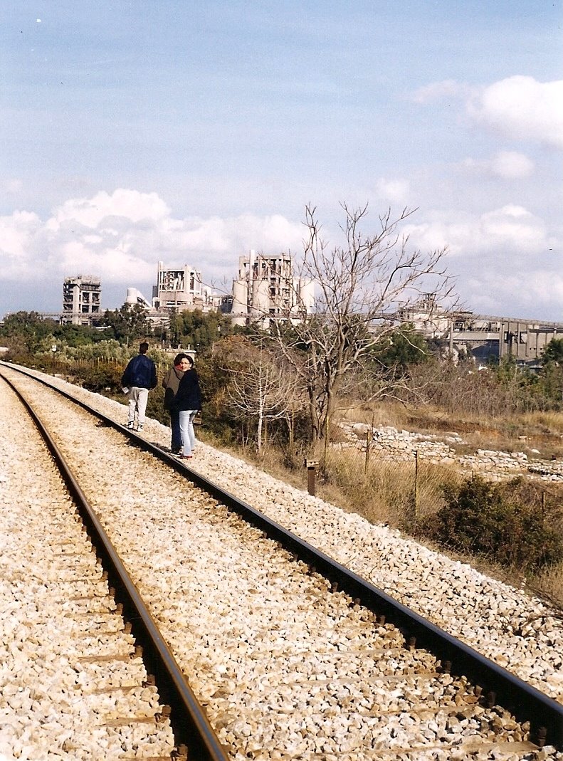 [ΑΠΟ+ΤΙΣ+ΓΡΑΜΜΕΣ+ΤΟΥ+ΤΡΕΝΟΥ.jpg]