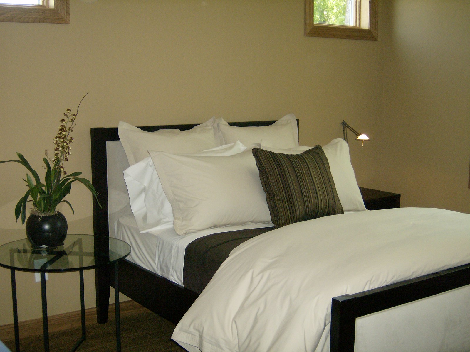 [Guest+bedroom+1.JPG]