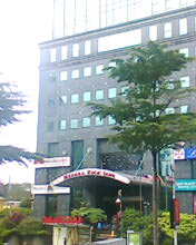 [MenaraKeckSeng4.JPG]