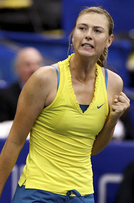 Tennis star Maria Sharapova hot photos (Maria Sharapova playing Tennis)