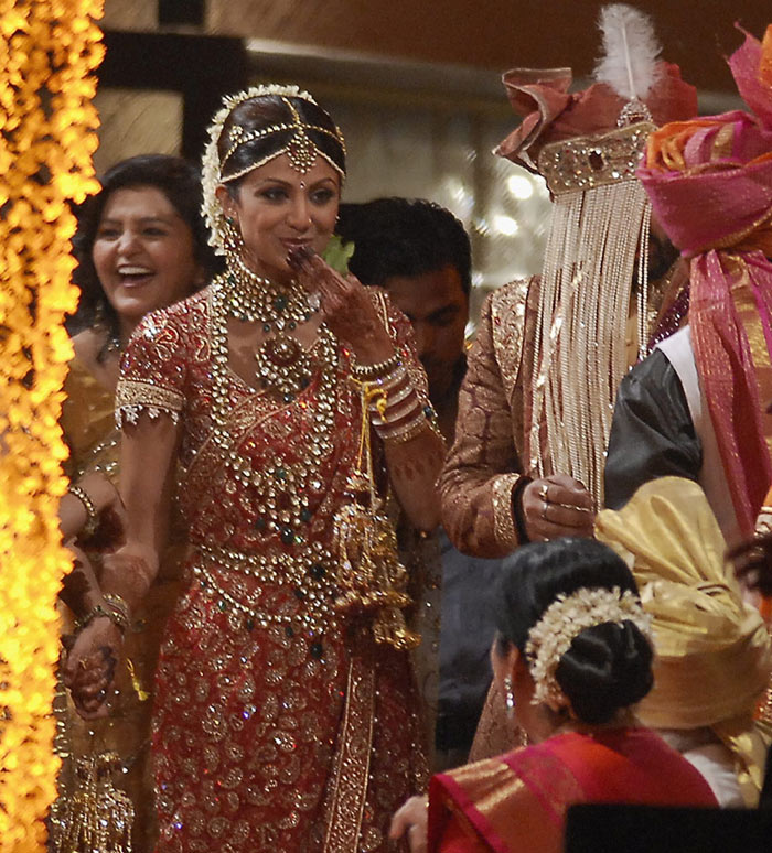 Shilpa shetty wedding bridal saree cost 50 lakhs Shilpa shetty's saree worn