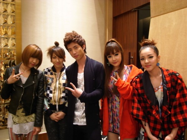 [2ne1boy.jpg]