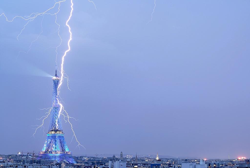 [rayo+++Torre+Eiffel.jpg]