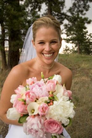 [jen+with+bouquet.jpg]
