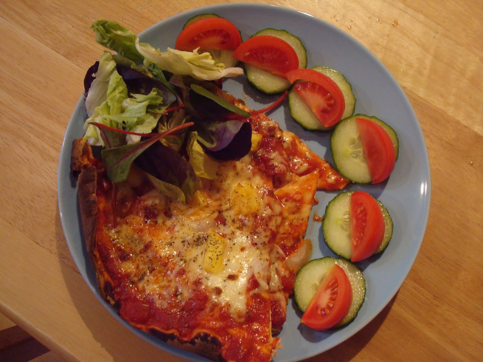 [Homemade+Pizza+and+Salad.JPG]