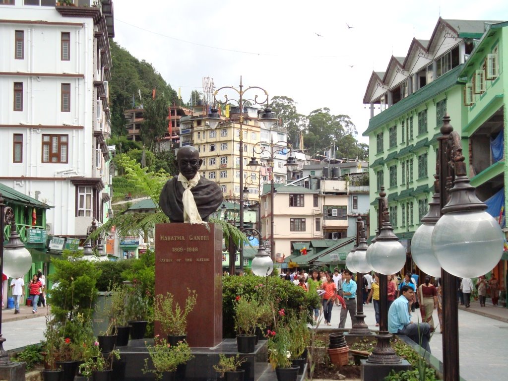 [Gangtok_Mahatma_Gandhi_Marg_Bust_of_Gandhi_1.JPG]