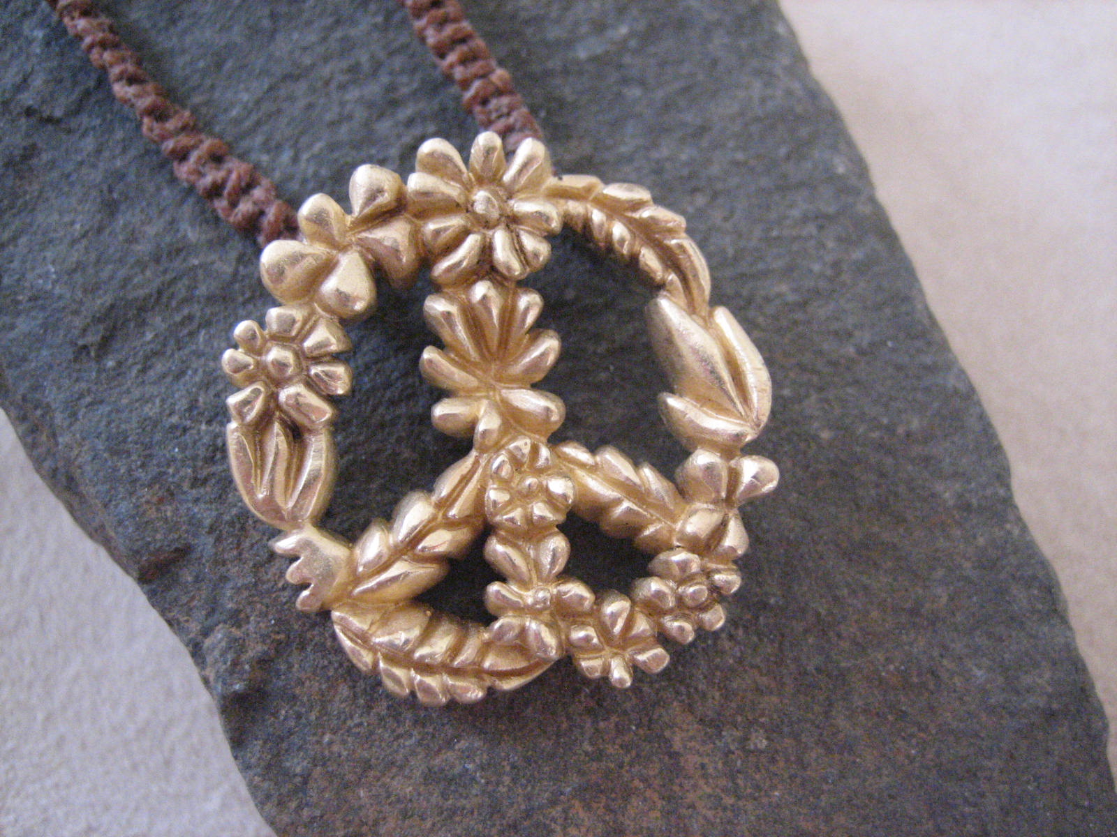 [neck+floral+peace+macrame.jpg]