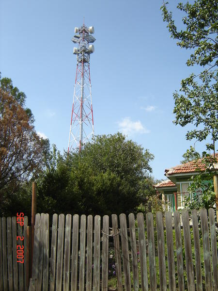 [image-2008-11-3-5036684-41-antena-din-livada-mica-devenit-amintire.jpg]