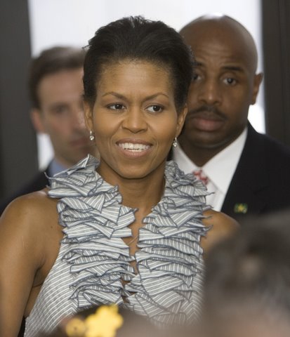 [Michelle+Obama+photo+small-thumb-425x493.jpg]
