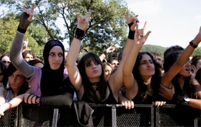 Rock giyim tazı Rockcu sokak tarzları