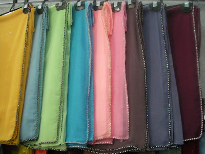 http://yusbutik-online.blogspot.com/2009/07/tudung-bawal-terkini.html