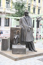 Statue dedicated to the traveller.