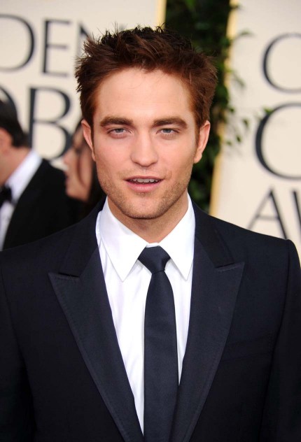 Here is Robert Pattinson on the red carpet at the 2011 Golden Globe Awards!
