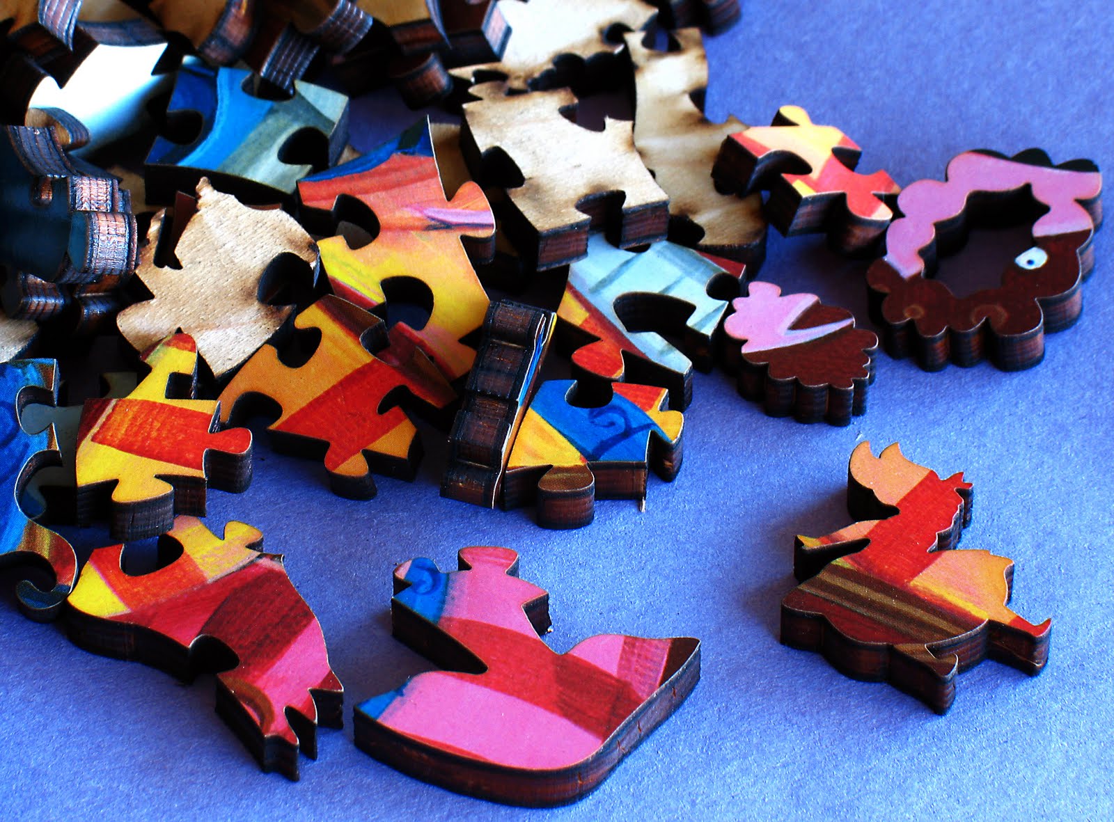 [Artifact+Puzzles+alice+_pieces.jpg]