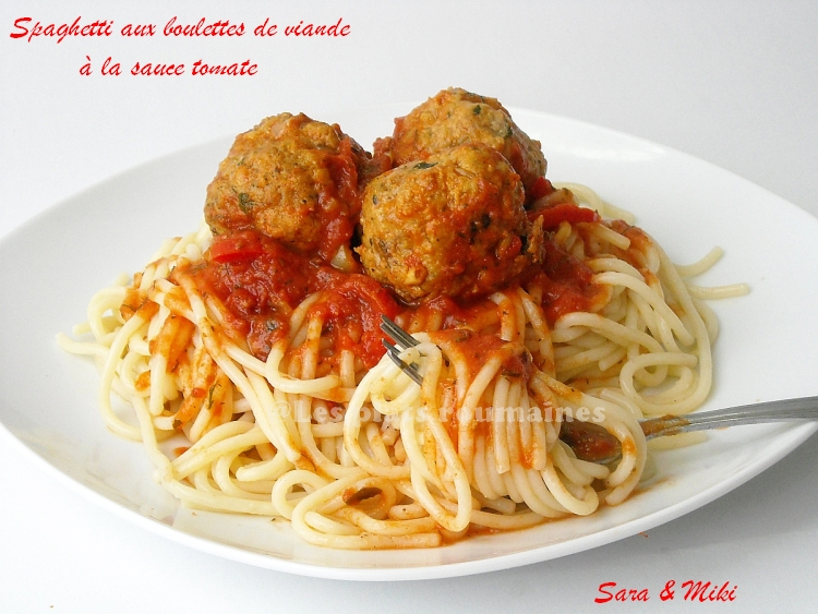 Les plats roumaines Spaghetti aux boulettes de viande à la sauce tomate