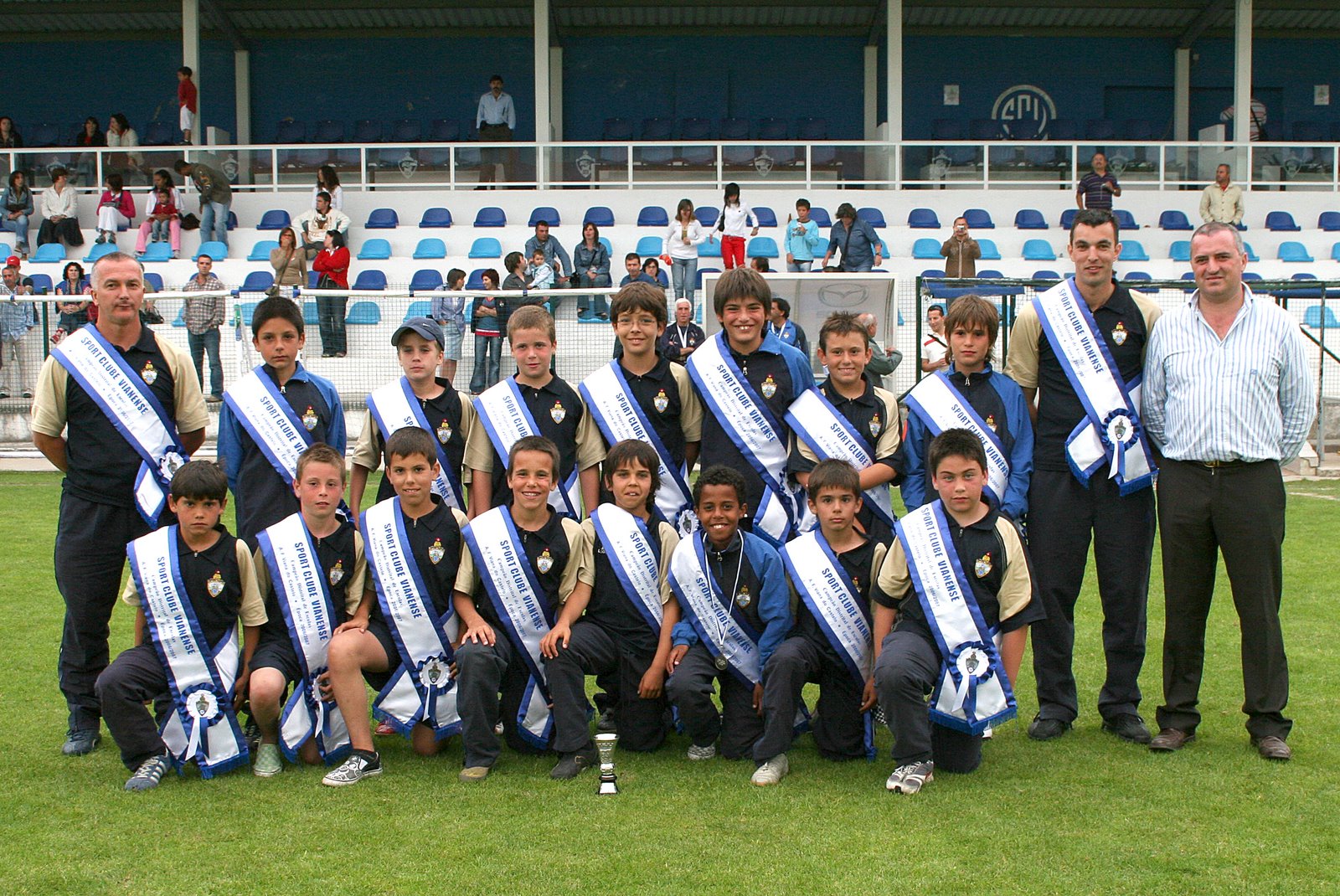 [Escolas_Equipa+Campea+Distrital+AFVC.JPG]