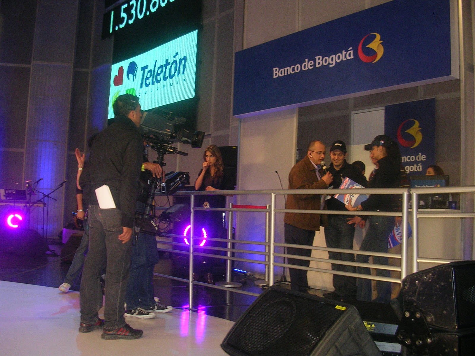 Arturo Noguera F.S.C. RE/MAX Colombia REMAX en TELETON 2010...!!!