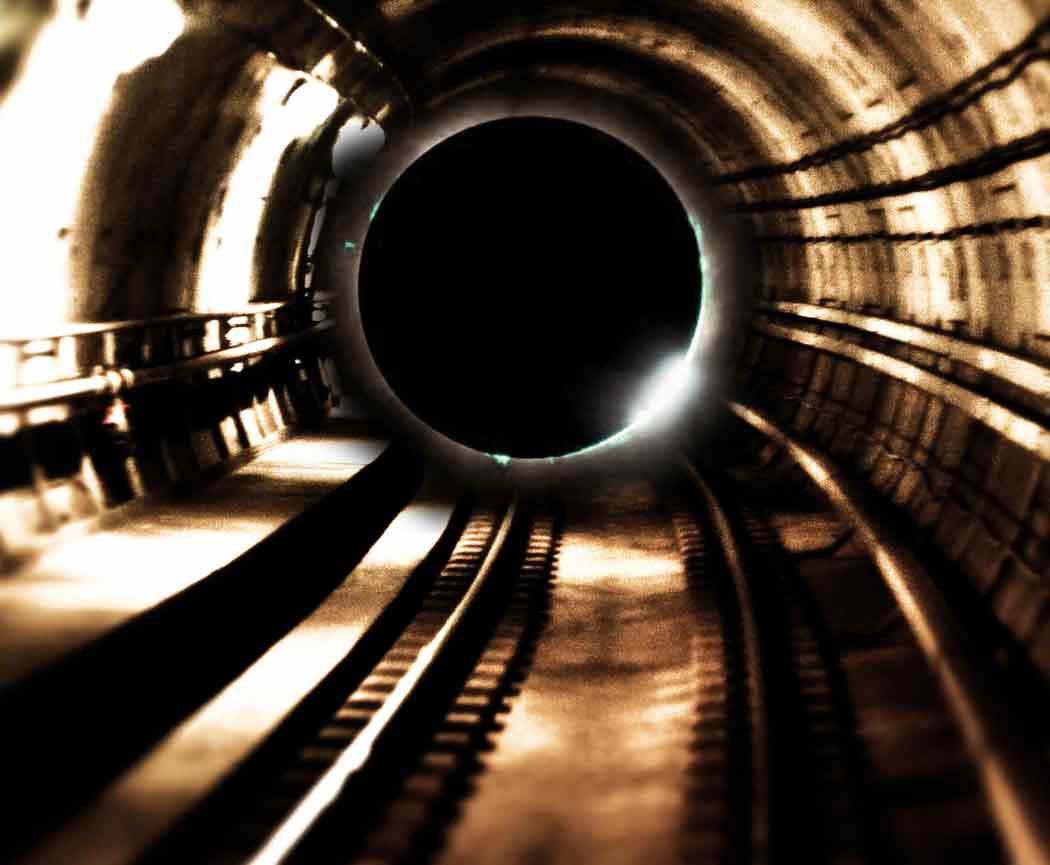 [tunnel-et-éclipse.jpg]