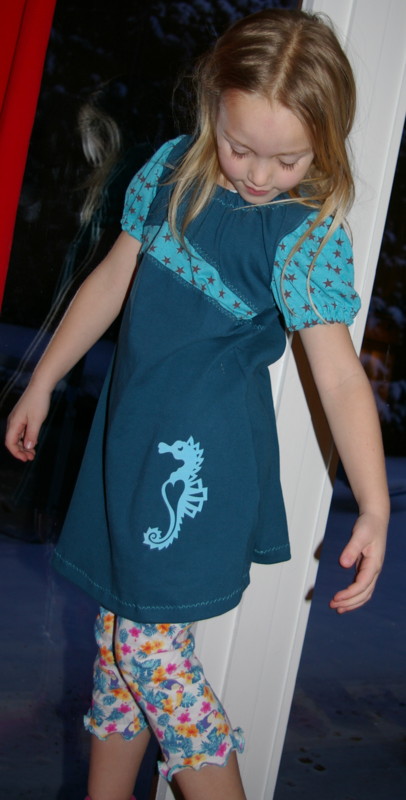 [Seepferdchen-Emilia+angezogen.JPG]