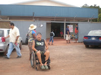 NA LOJA COM MORADORES GUIANENSES