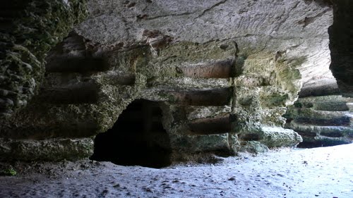 grotte romaine à la plage de salakta