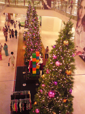 My Very First Blog: Of Christmas Trees And Decorations