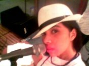 wanita yang berkhayal, narsis tapi eksis