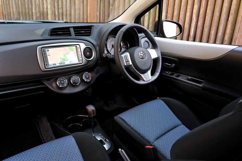   2011    Toyota Yaris