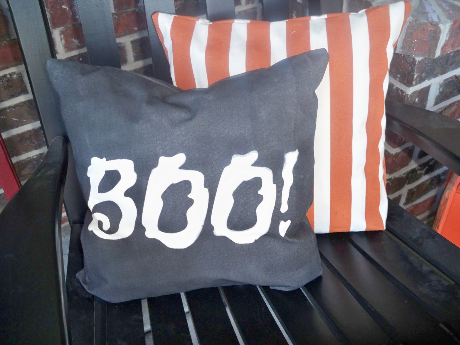 You Craft Me Up! Spray Paint Halloween Pillows