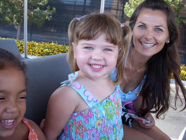 [avery-kell-disneyland.JPG]