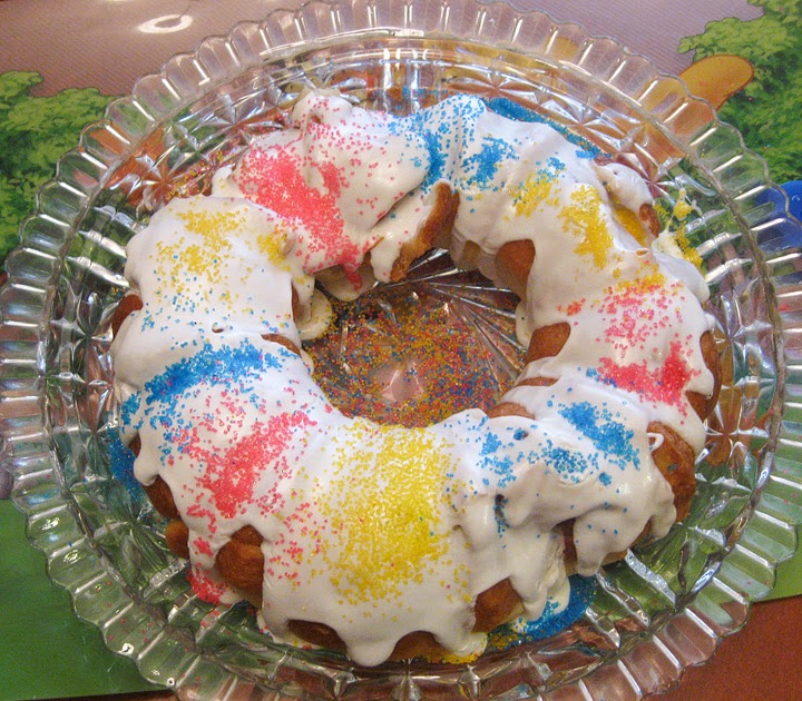 Madison�s Corner New Orleans King Cake (So Easy)