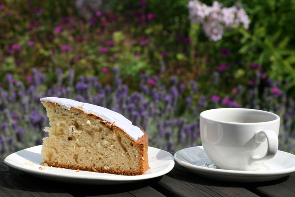 [Lavender+cake+and+coffee.jpg]