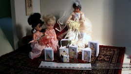 Dolls looking at DollVogue books.