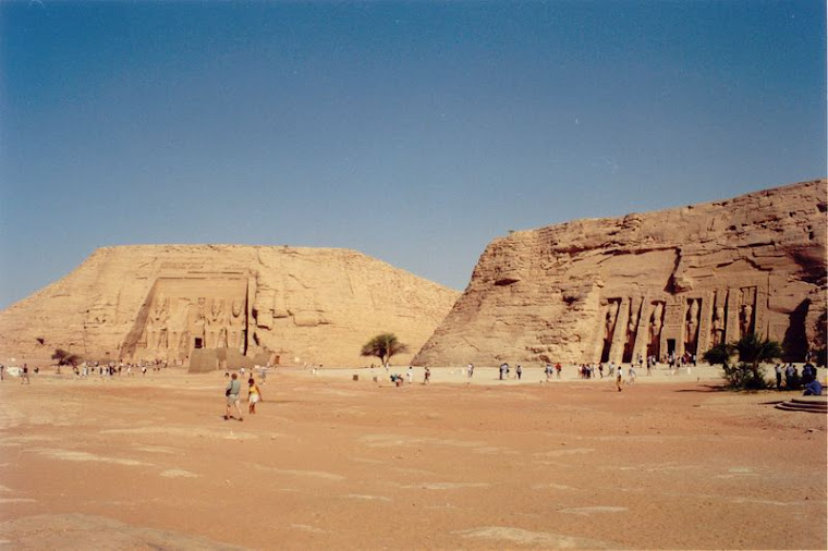 Espeos de Ramses II y su esposa Nefertari