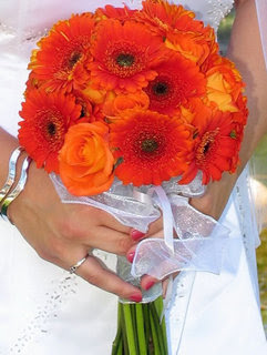 Wedding+bouquets+with+gerbera+daisies+and+roses