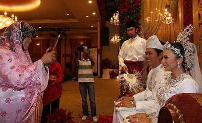 Gambar majlis perkahwinan Adlin Aman Ramlie dan Emelda Rosmila | PERKAHWINAN artis malaysia, news, scandal, gossip, Weddings, Families, Divorces of Celebrities