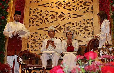 Gambar majlis perkahwinan Adlin Aman Ramlie dan Emelda Rosmila | PERKAHWINAN artis malaysia, news, scandal, gossip, Weddings, Families, Divorces of Celebrities