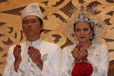 Gambar majlis perkahwinan Adlin Aman Ramlie dan Emelda Rosmila | PERKAHWINAN artis malaysia, news, scandal, gossip, Weddings, Families, Divorces of Celebrities