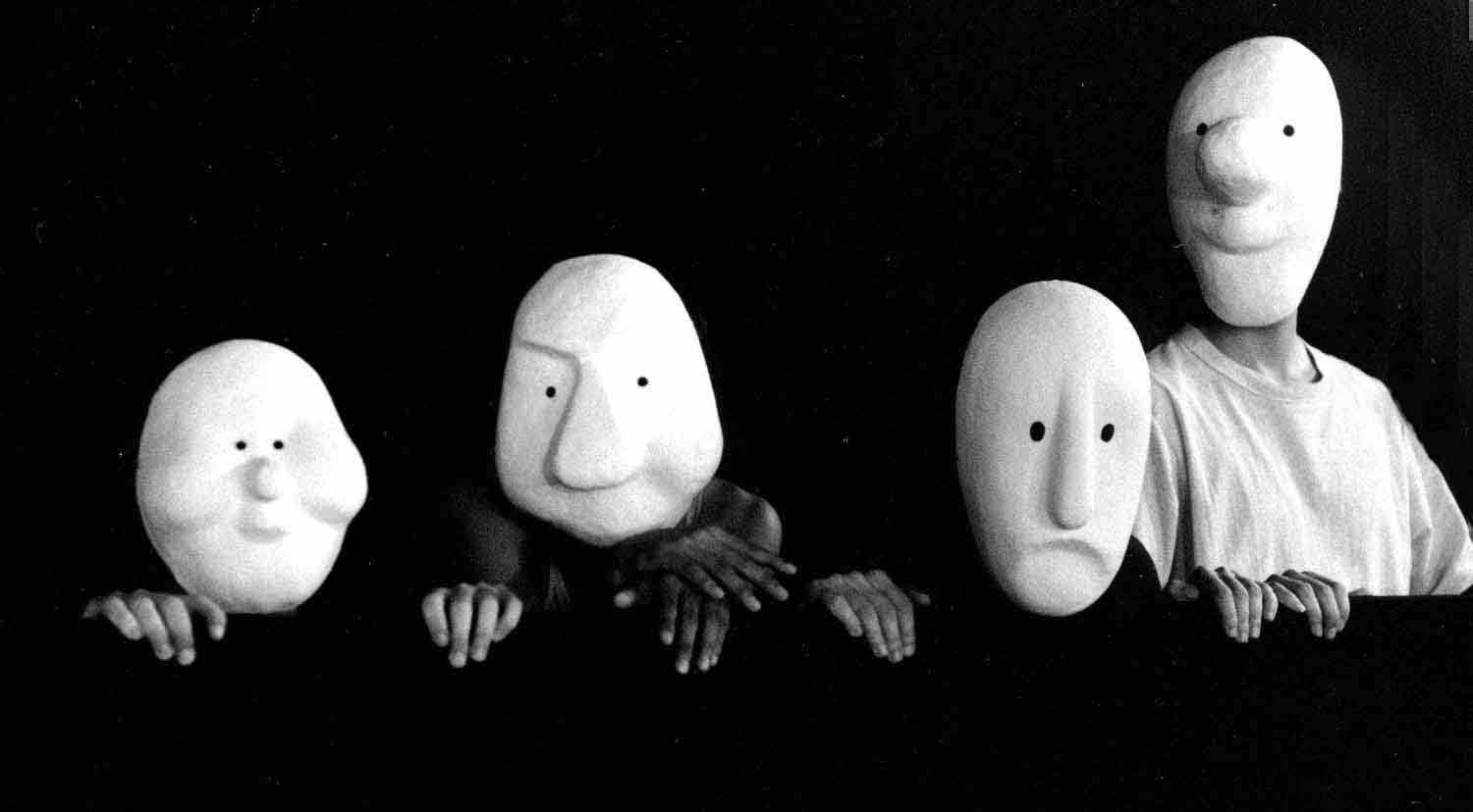 Núcleo de Máscara ELT ) Máscaras Larvárias